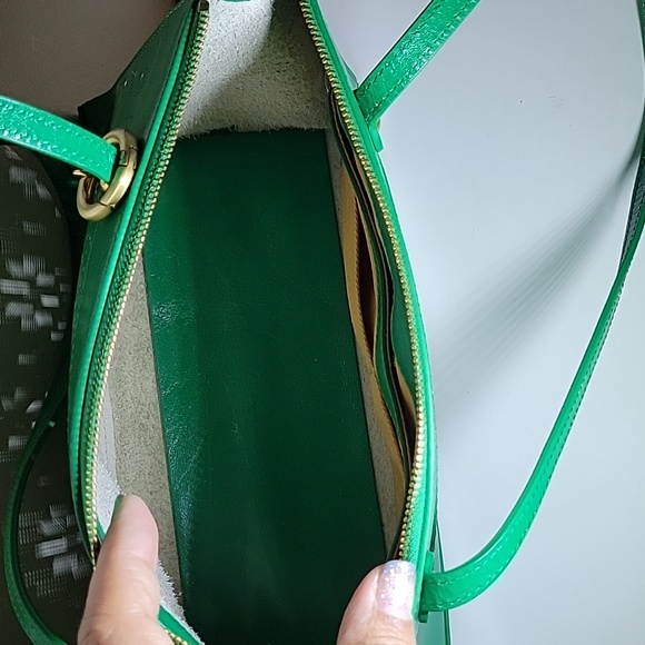 Hobo. "THE Original " Green. Shoulder bag. 10.5 x7 x4 inches - Picture 4 of 5